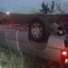 Chofer de camioneta resulta herido al volcar