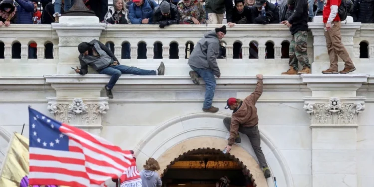 Los indultados por el asalto al Capitolio de EE. UU. expresan su agradecimiento a Trump
