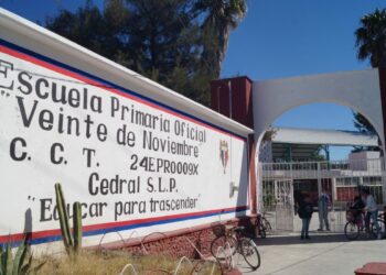 VIDEO| Vuelven a bloquear la Mariano Jiménez por cierre de la ETI y la Tipo