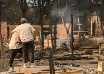 Los Ángeles recorta 17.6 millones de dólares a bomberos
