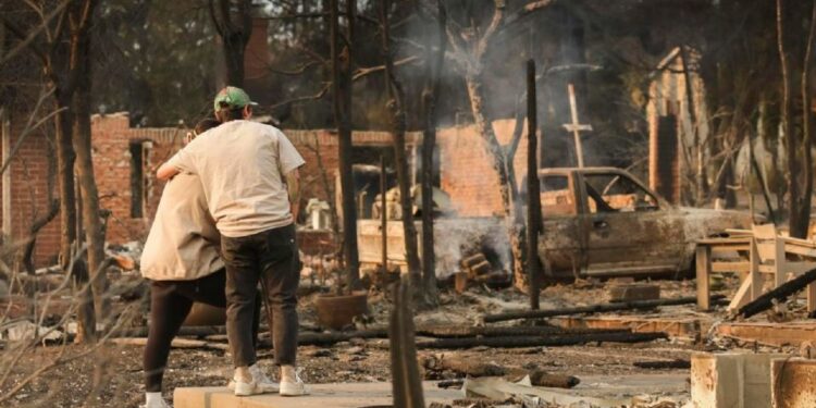 Los Ángeles recorta 17.6 millones de dólares a bomberos