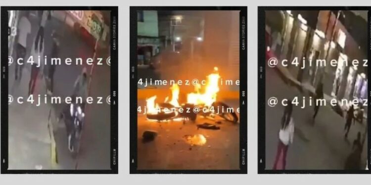 VIDEO | Sujetos intentan asaltar… y reciben ‘paliza’ y les queman la moto en Chalco