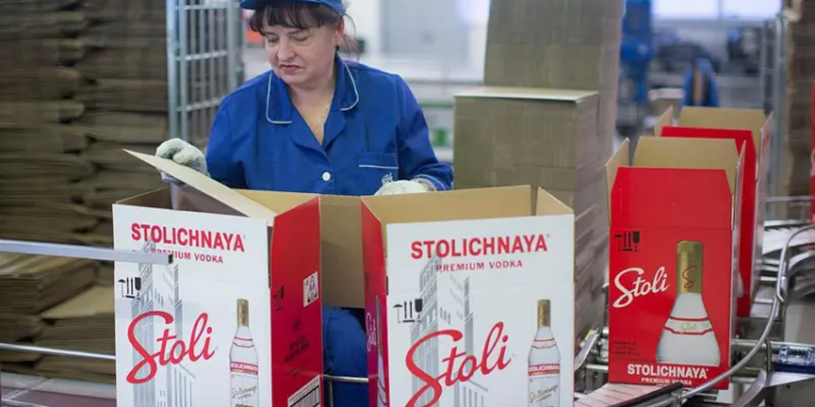 Las empresas de Rusia que vuelven a usar el trueque para esquivar las sanciones por la guerra de Ucrania
