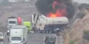Choque entre tráilers en la carretera Silao a Villa de Reyes deja dos conductores muertos y pérdidas totales de las unidades