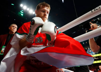 Canelo dedica emotivo mensaje a víctimas por los incendios en California