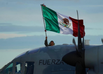 México envía brigada de rescate a California para combatir incendios