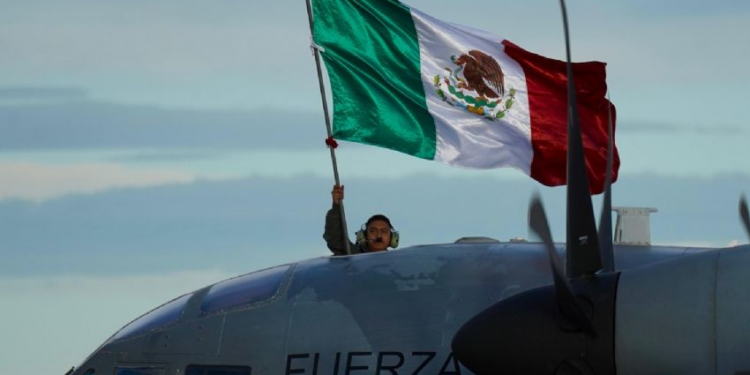 México envía brigada de rescate a California para combatir incendios