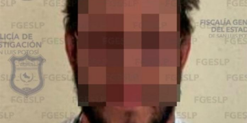 Detienen a hombre por estafar con instalación de pasto sintético
