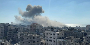 A pesar de un acuerdo de alto el fuego, Israel desata ataques aéreos en Gaza y deja 70 muertos