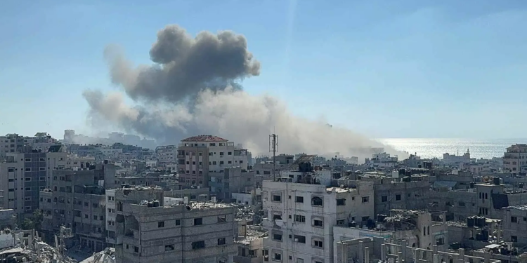 A pesar de un acuerdo de alto el fuego, Israel desata ataques aéreos en Gaza y deja 70 muertos