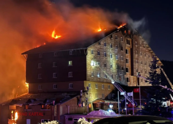 Incendio en hotel de esquí en Turquía deja al menos 69 muertos y numerosos heridos