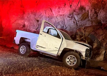 Trágico accidente: conductor de camioneta muere al chocar contra cerro en Libramiento Poniente