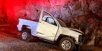 Trágico accidente: conductor de camioneta muere al chocar contra cerro en Libramiento Poniente