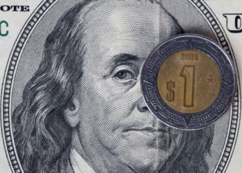 El peso mexicano se fortalece ante la caída del dólar