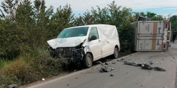 Choque múltiple en la carretera Valles-Tampico deja un muerto y un herido