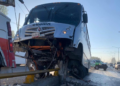 Choque de camión de transporte de personal en Circuito Potosí