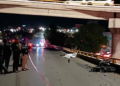 Dos motociclistas mueren arrollados por un tráiler en el distribuidor Juárez; el chofer fue detenido tras intentar huir