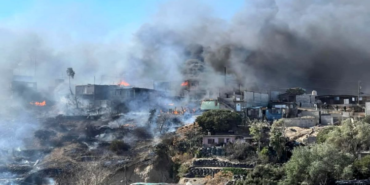 Tijuana declara estado de alarma por fuertes vientos de Santa Ana