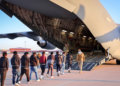 EE.UU. inicia deportaciones de migrantes con aviones C-17 bajo orden de Trump