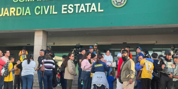 Camioneta con menores de escuela de fútbol en San Luis Potosí es interceptada por sujetos armados