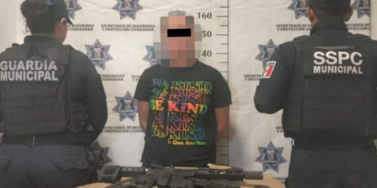 Detienen a mujer con tres armas de fuego en el Panteón El Saucito tras reporte de detonaciones