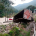 Remolque se desprende de camión y vuelca en la carretera Valles-Naranjo; no hay lesionados