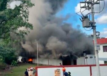 Un incendio destruye aulas en el CBTIS 187 de Tamazunchale