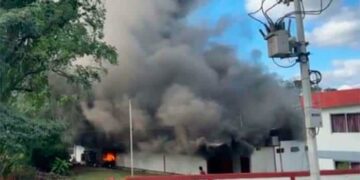 Un incendio destruye aulas en el CBTIS 187 de Tamazunchale