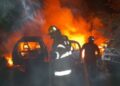 VIDEO | Incendio en un ‘yonke’ destruye siete vehículos