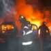 VIDEO | Incendio en un ‘yonke’ destruye siete vehículos
