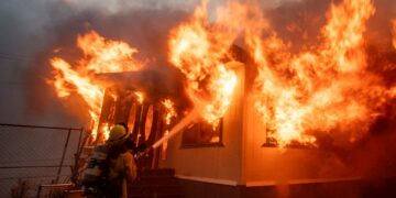 VIDEO | Estas son las celebridades afectadas por los devastadores incendios en California, desde Tom Hanks hasta el príncipe Harry
