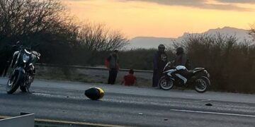 Motociclista muere atropellado por un tráiler