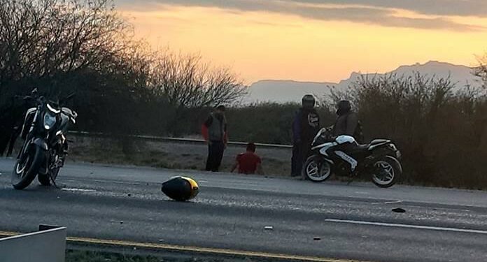 Motociclista muere atropellado por un tráiler