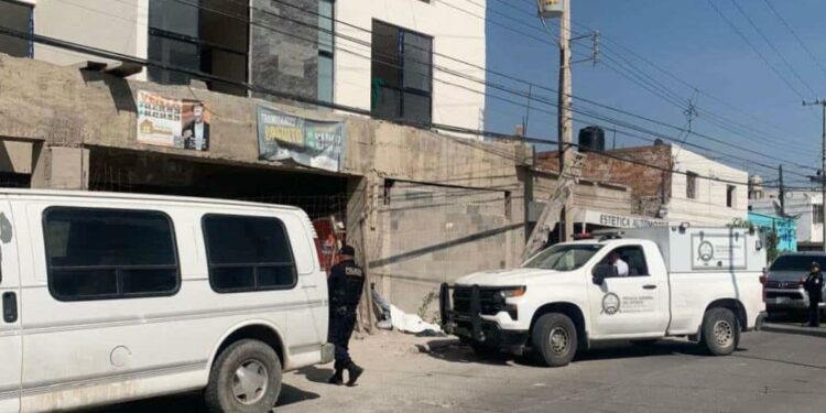 VIDEO | Albañil muere tras caer andamio en edificio de Santos Degollado