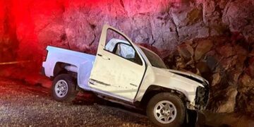 Conductor pierde la vida tras chocar contra el cerro