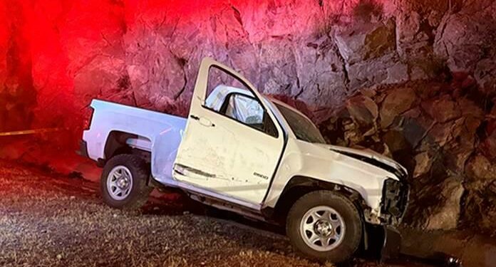 Conductor pierde la vida tras chocar contra el cerro