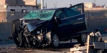 Conductor muere de forma violenta tras impactarse contra un muro de contención
