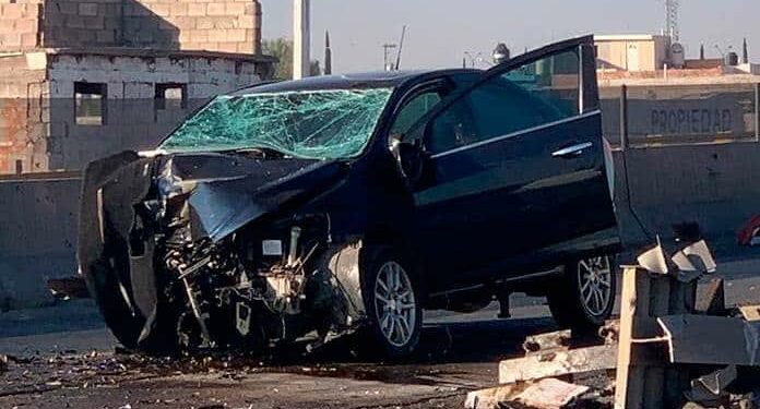 Conductor muere de forma violenta tras impactarse contra un muro de contención