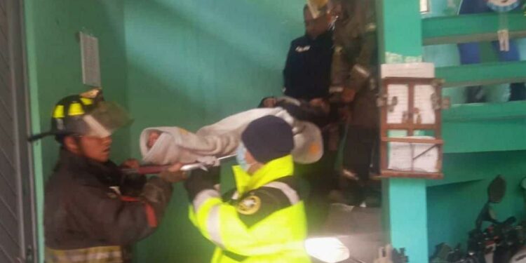 Tres intoxicados por gas butano en departamento del Sauzalito