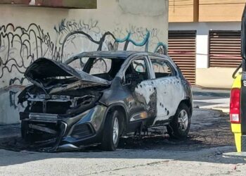 Video | Queman vehículo involucrado en asalto en recaudadora