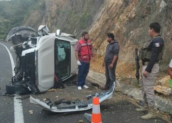 Coordinador de Morena se accidenta en la carretera Valles-Rayón