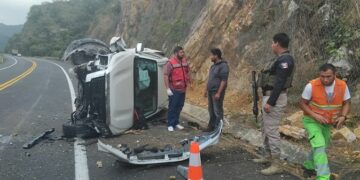 Coordinador de Morena se accidenta en la carretera Valles-Rayón