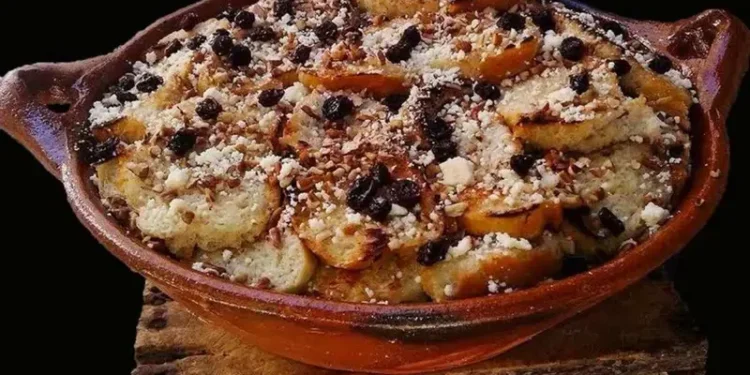 ¿Qué es la capirotada? Conoce de dónde viene y cuál es la forma de hacer este postre