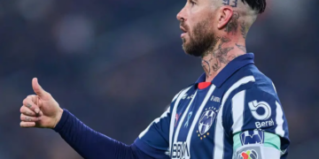¿Por qué Sergio Ramos usa dos gafetes de capitán en Monterrey?