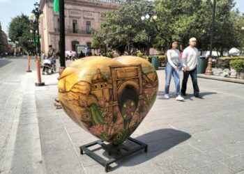 Plaza de Armas se ve invadida por los corazones de los Pueblos Mágicos