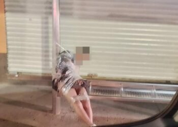 La muerte de un ladrón amarrado a un parabús es investigada como homicidio