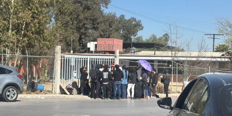 La Escuela Estatal de Teatro es tomada por estudiantes