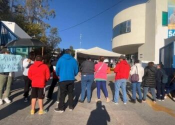 Vecinos protestan por la falta de agua y amenazan con bloquear la calle