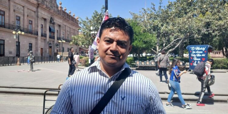 Maestros salen a las calles en protesta contra las reformas del ISSSTE