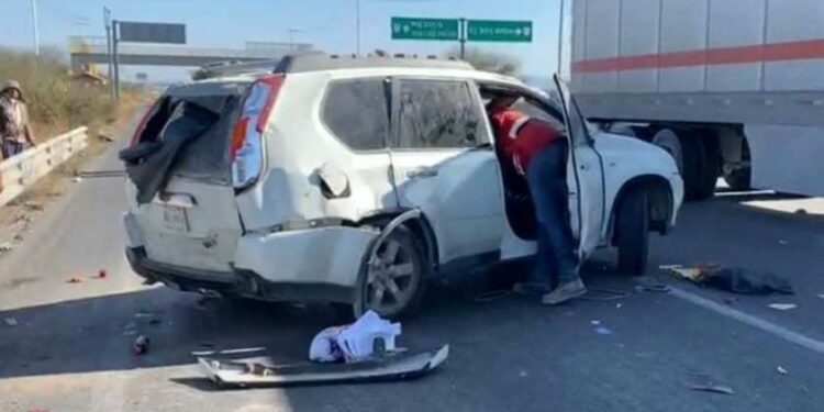 Accidente en carretera a Villa de Reyes deja lesionados y cuantiosos daños
